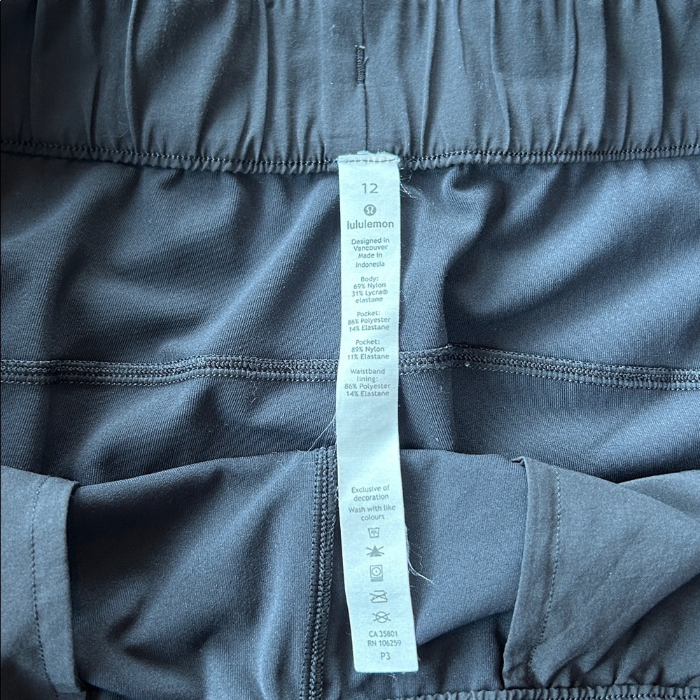 Lululemon On the Fly Mid-Rise Short 2.5” - Picture 5 of 7